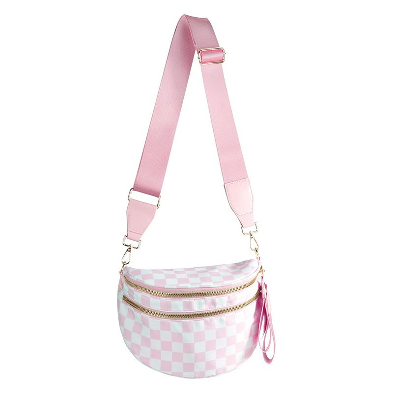 conic-gradient(from 90deg, #f7e3ec 25%, #FFFFFF 0 50%, #f7e3ec 0 75%, #FFFFFF 0)